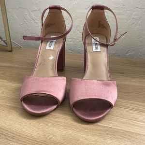 Steven madden satin material block heel with ankle strap